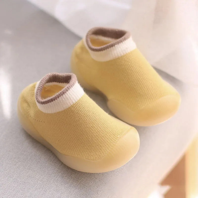 Meia Antiderrapante Com sola de Borracha para Bebês - Primeiros Passos com Segurança e Conforto